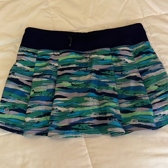 Lululemon skort - Picture 2 of 5
